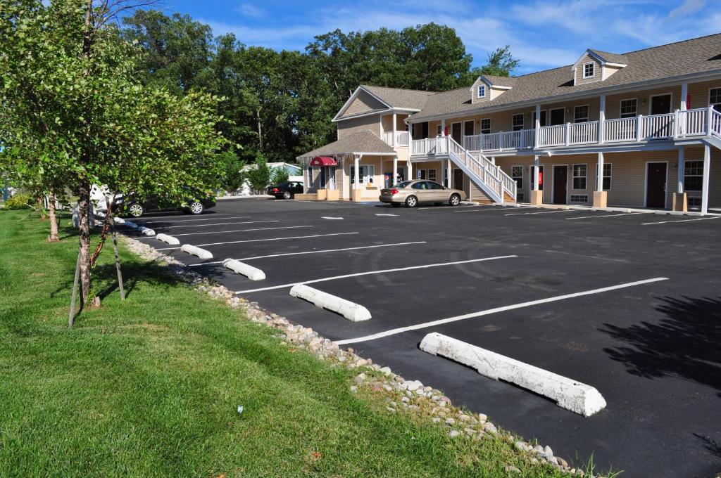 Motel At 9 Howell