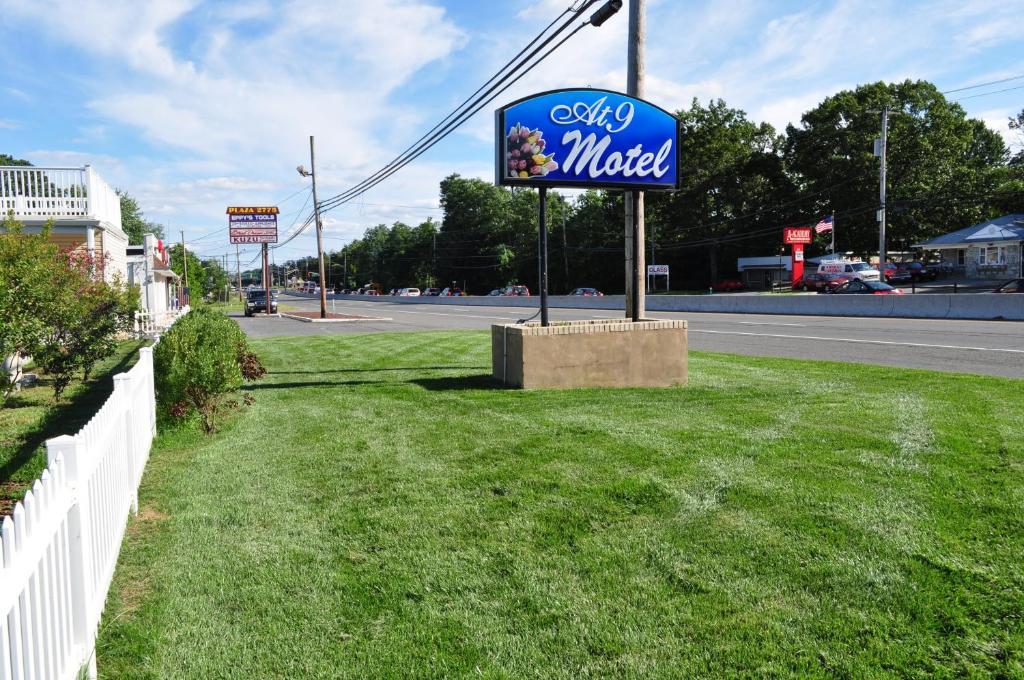 At 9 Motel Howell