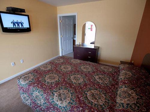 At 9 Motel Howell