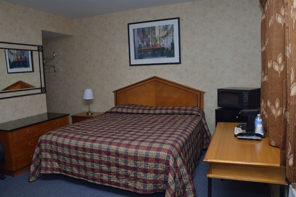 At 9 Motel