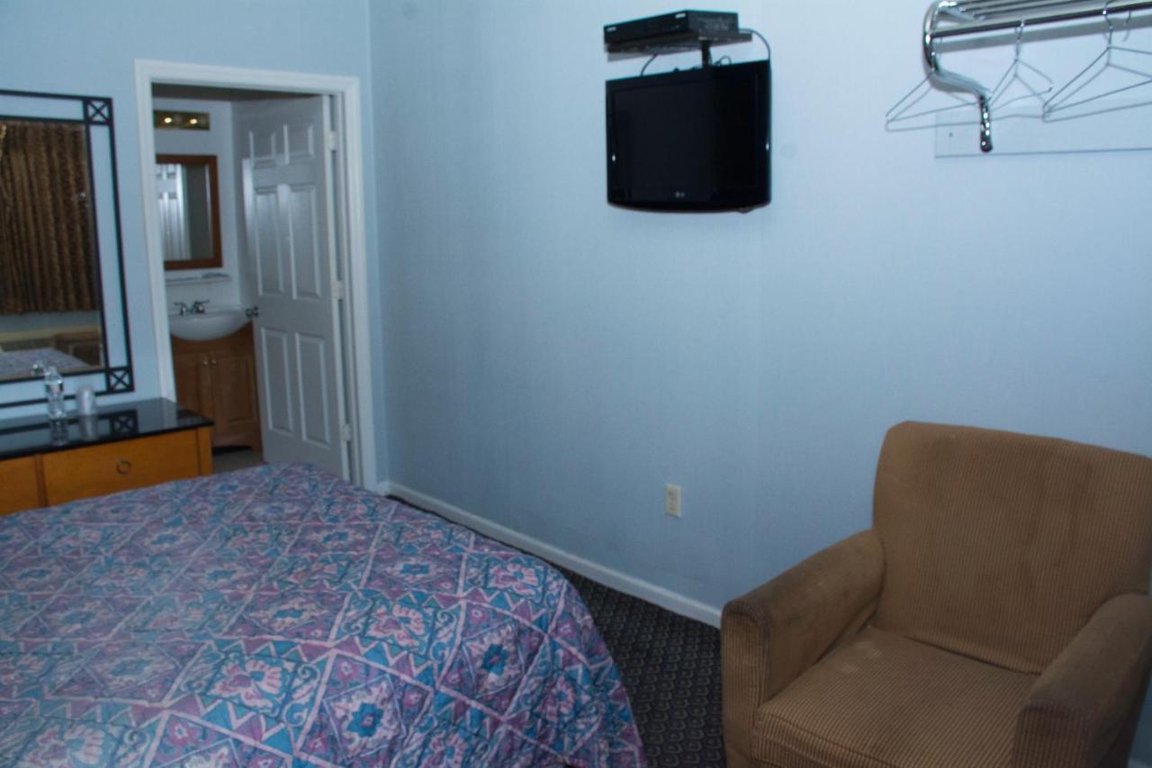At 9 Motel