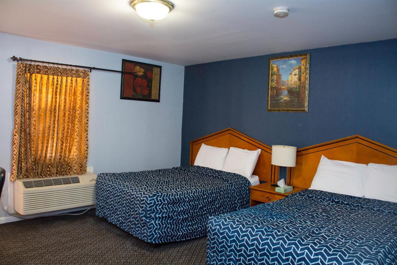 At 9 Motel
